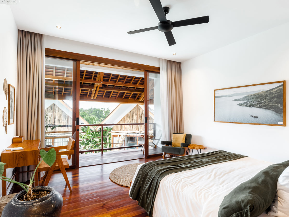 Private King Suite at Oasis — view 3 of 10